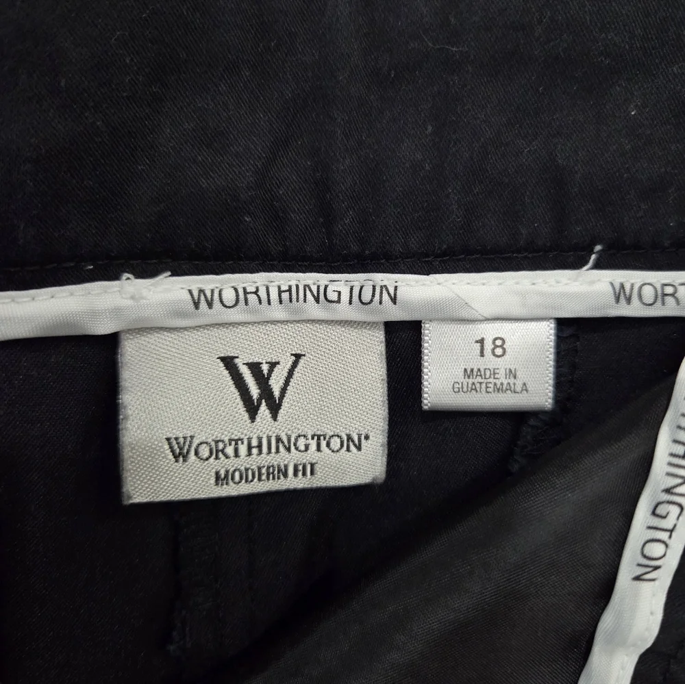 WORTHINGTON WOMEN'S BLACK SHORTS SIZE 18